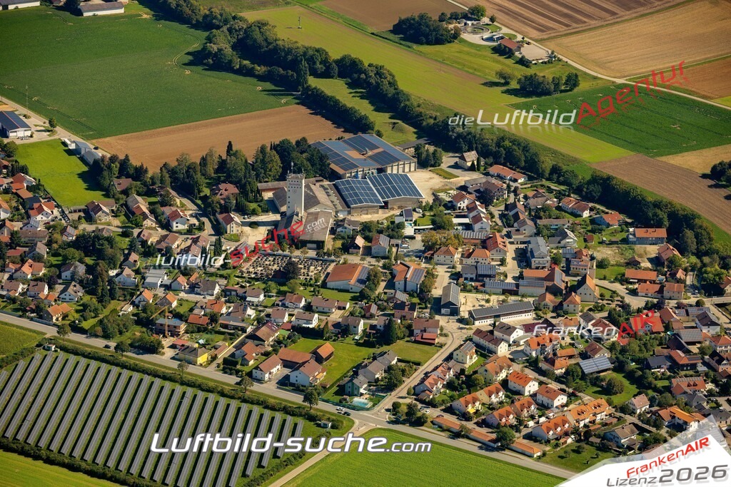 Das Luftbild zeigt :  Salching - Die Luftaufnahme wurde 2023 vom UL-Flugzeug aus erstellt ( keine Drohne ) - Hochauflösende Luftaufnahme - Für grossformatige Ausdrucke geeignet. Die Geschenkidee !Mit Lizenz und Bildrechte bestellbar