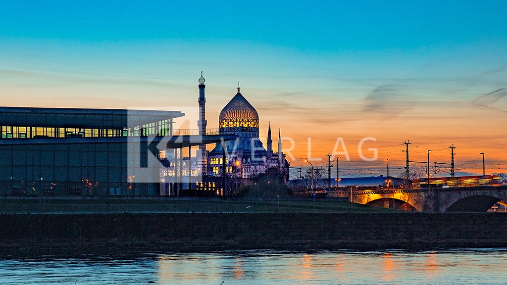 Landtag-Yenidze-Elbe_FOCO2842 | Blick auf die Yenidze und den Landtag an der Elbe bei Sonnenuntergang - Realisiert mit Pictrs.com