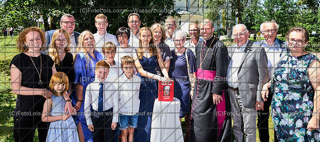 ALP1399_PfarrFirmung Wieselburg_Firmling-PateIn_Familie | (C)FotoLois.com, Alois Spandl, Firmung in der Pfarrkirche Wieselburg mit Generalvikar Dr. Christoph Weiss, Dechant Pfarrer Daniel Kostrzycki und Monignore Franz Dammerer, Sa 15. Juni 2024.