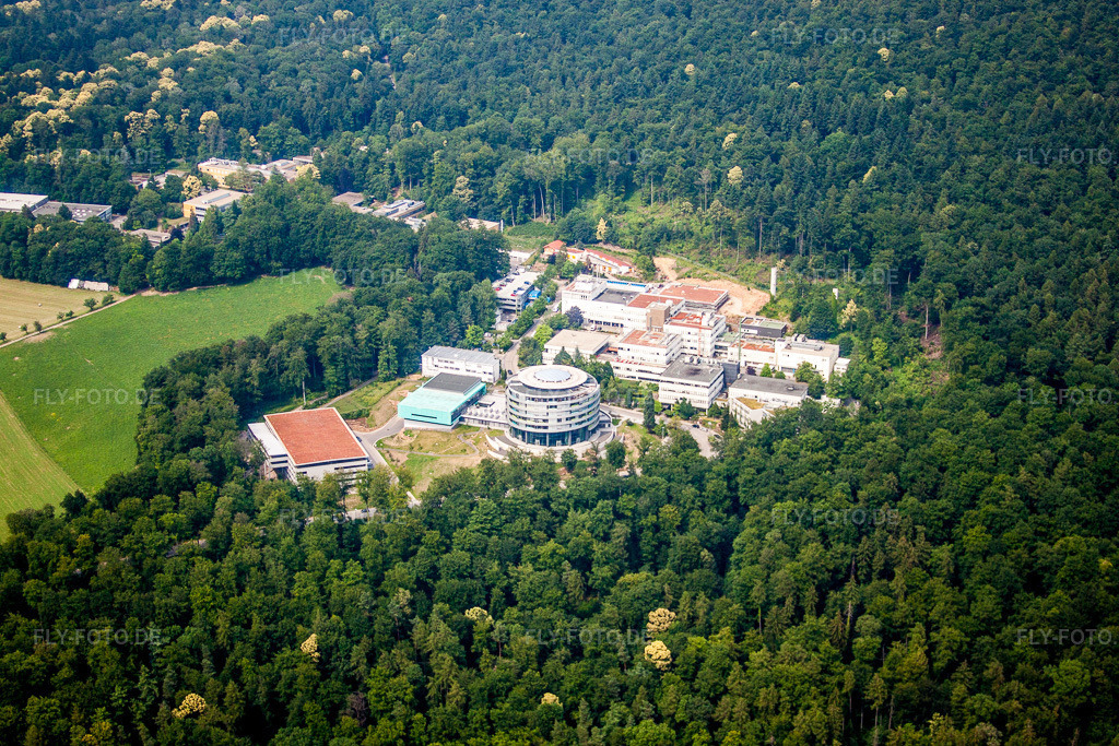 Luftbild: Forschungs- Gebäude und Bürokomplex des europäischen Forchungszentrums für Molekularbiologie EMBL Heidelberg-Bierhelderhof im Ortsteil Rohrbach in Heidelberg im Bundesland Baden-Württemberg in Deutschland. Foto: IMG_29923.jpg vom 02.07.2010 durch Werner Riehm/FLY-FOTO.de
