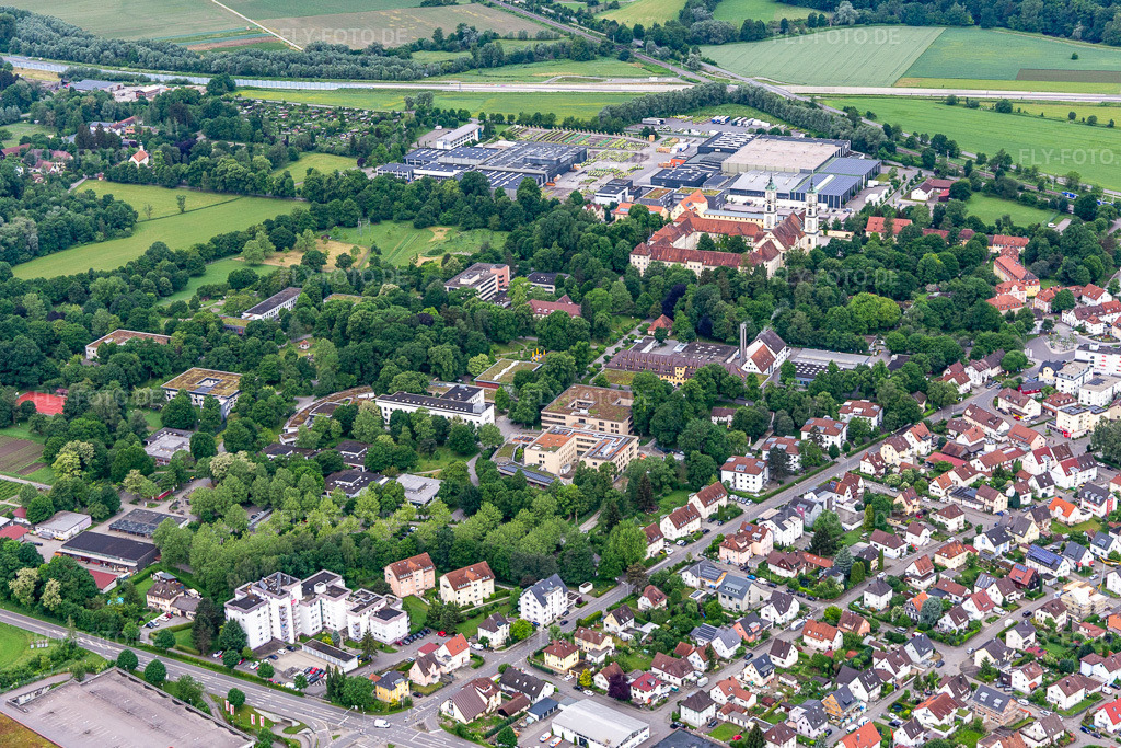 Luftbild: St. Peter und Paul, ZfP Südwürttemberg, Krankenhaus Weissenau Abteilung für Neurologie im Ortsteil Weißenau in Ravensburg im Bundesland Baden-Württemberg in Deutschland.Foto: IMG_131966.jpg vom 26.05.2022 durch Werner Riehm/FLY-FOTO.deWWW.KATH-RV.DEWWW.ZFP-WEB.DE