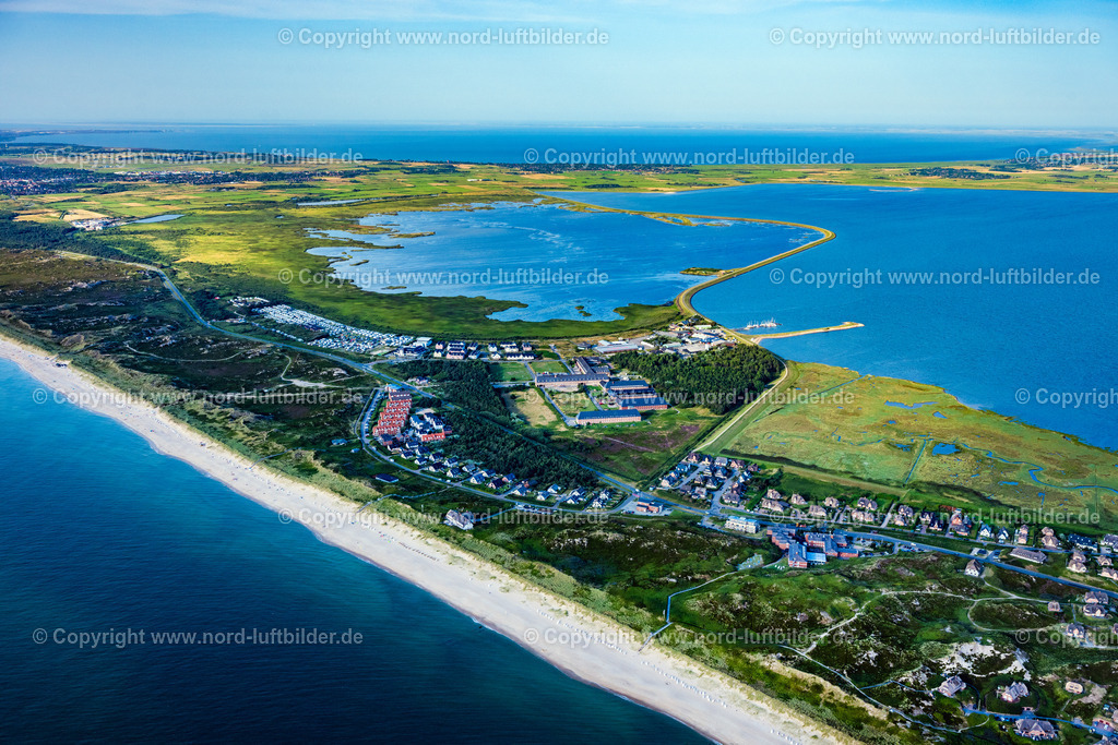 Sylt_Rantum_Rantumbecken_ELS_0902130825 | RANTUM (SYLT) 21.06.2025 Ortsansicht an der Meeres-Küste der Nordsee und das Rantum Becken (Sylt) im Bundesland Schleswig-Holstein. // Townscape on the seacoast of North Sea in Rantum (Sylt) in the state Schleswig-Holstein. Foto: Martin Elsen