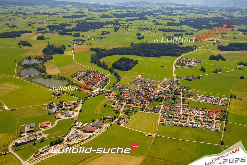 Das Luftbild zeigt :  Wald - Die Luftaufnahme wurde 2024 vom UL-Flugzeug aus erstellt ( keine Drohne ) - Hochauflösende Luftaufnahme - Für grossformatige Ausdrucke geeignet. Die Geschenkidee !Mit Lizenz und Bildrechte bestellbar