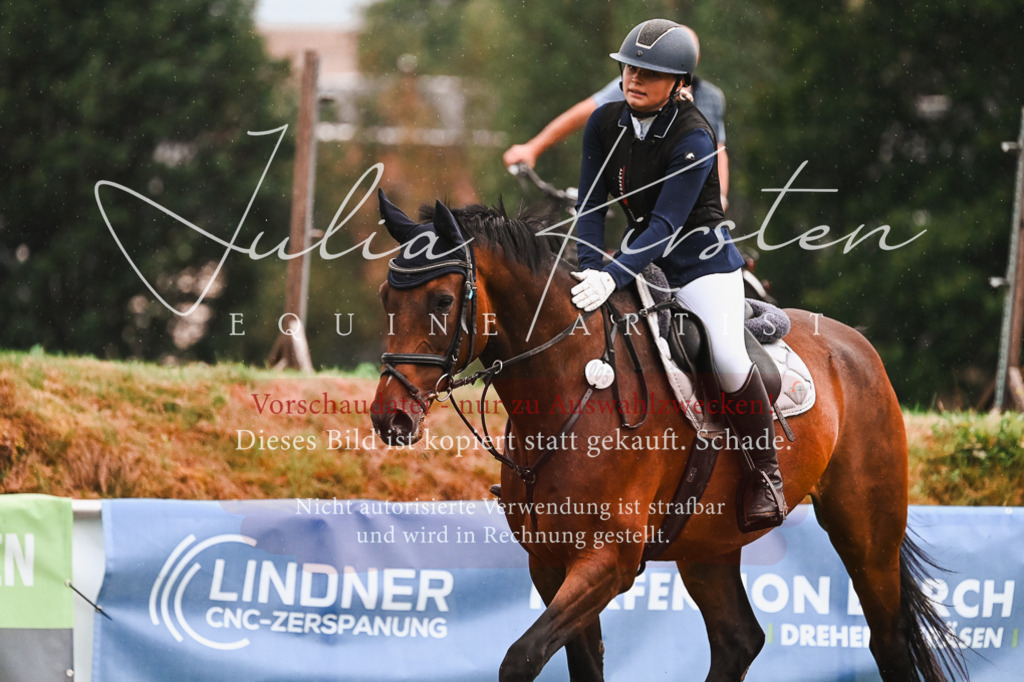 DSC_6404 | Pferde- und Turnierfotografie in Westsachsen. Pferdeportraits, Auftragszeichnungen und intuitive Kunst.