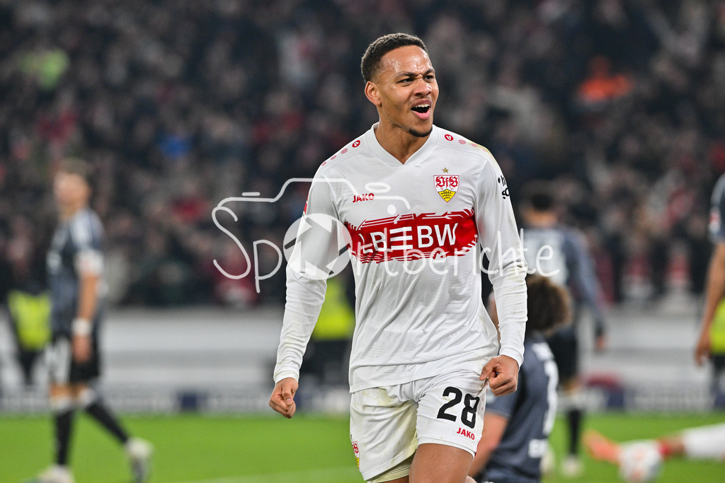 VfB Stuttgart - SG Eintracht Frankfurt | STUTTGART, GERMANY - 13. JANUARY: Jubel der Stuttgarter nach dem Treffer zum 3-2 durch Nikolas NARTEY (VfB Stuttgart 28) / Tor / Torschuetze / Freude / Happy während dem Bundesligamatch zwischen dem VfB Stuttgart und der SG Eintracht Frankfurt am 17. Spieltag in der MHP-Arena / DFL REGULATIONS PROHIBIT ANY USE OF PHOTOGRAPHS AS IMAGE SEQUENCES AND/OR QUASI-VIDEO