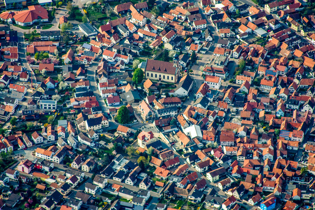 Luftbild: Schlossgärtenstr in Hagenbach im Bundesland Rheinland-Pfalz in Deutschland. Foto: IMG_17791.jpg vom 12.04.2009 durch Werner Riehm/FLY-FOTO.de