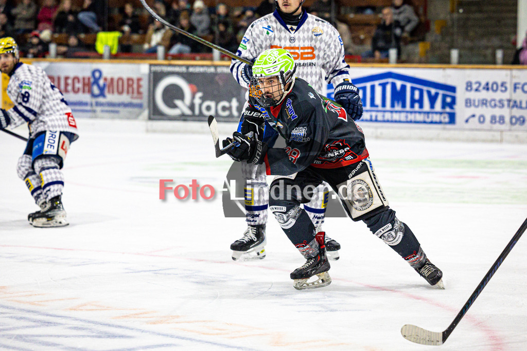 Peißenberg MINERS gegen ESC Geretsried RIVERRATS | Eishockey Bayernliga 2025/26 Vorrunfe, Peißenberg MINERS gegen ESC Geretsried RIVERRATS, 20251019,Denis DEGENSTEIN (MINERS 28) in Aktion,2025-10-19 in Peißenberg (flatbuy Arena Peißenberg), Denis DEGENSTEIN (MINERS 28)Copyright: WolfgangxLindner www.foto-lindner.de