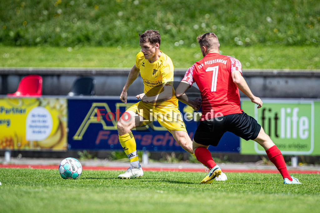 TSV Peißenberg vs SV Münsing-Ammerland | Abstiegs Qualifikationsrunde Kreisliga Gruppe C, TSV Peißenberg vs SV Münsing-Ammerland, 20240511,
Duell zwischen Lukas HAUPTMANN (SVM 15) und Philipp SOLLEDER (TSVP 7),
2024-05-11 in Peißenberg (Sportplatz Peißenberg)
Lukas HAUPTMANN (SVM 15), Philipp SOLLEDER (TSVP 7)
Copyright: WolfgangxLindner www.foto-lindner.de