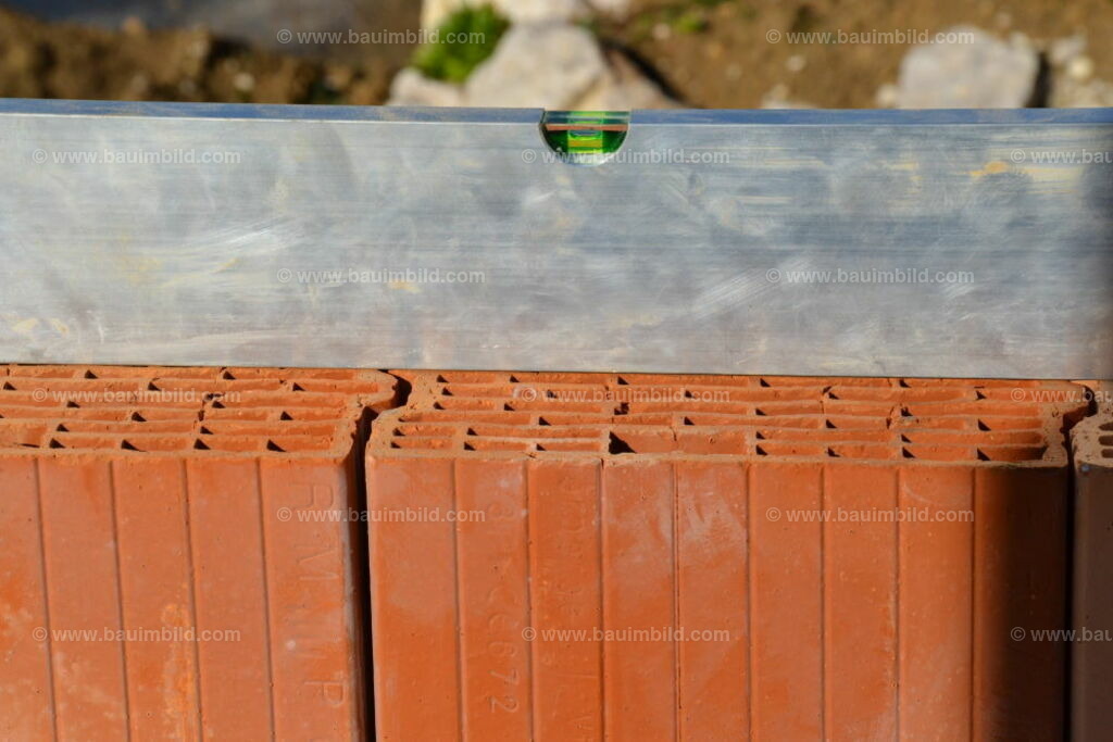 bib-lg07-mauerarbeiten-0059 | Nach LV-Leistungsgruppen sortierte Detailfotos über den Bau eines Hauses. Alle Hausbau-Bilder direkt vom Urheber und Autor der Website Haus-Selber-Bauen.com