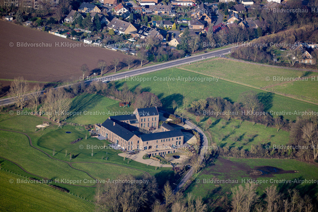 Luftbild Neuss-8909 | Luftbildfotografie Verwaltungsgebäude des Unternehmens " helpensteiner bau GmbH Ges. f. schlüsselfertiges Bauen " in Neuss im Bundesland Nordrhein-Westfalen, Deutschland - Realized with Pictrs.com