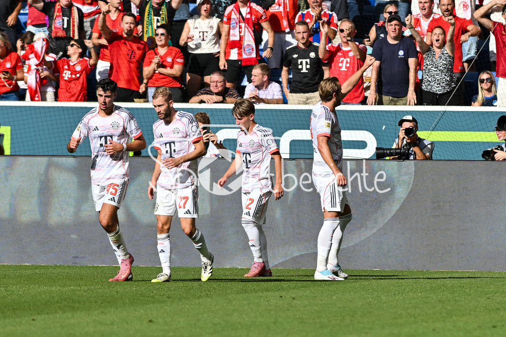 TSG 1899 Hoffenheim - FC Bayern München | Jubel der Bayern nach dem Treffer zum 0-1 durch Harry KANE (FC Bayern Muenchen 9) / Tor / Torschuetze / Freude / Happy / Bundesliga: TSG 1899 Hoffenheim - FC Bayern München; PreZero-Arena am 20.09.2025 / DFL REGULATIONS PROHIBIT ANY USE OF PHOTOGRAPHS AS IMAGE SEQUENCES AND/OR QUASI-VIDEO