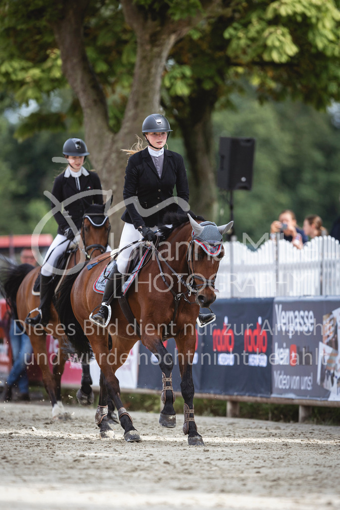 240711_BHO_Stil-A1-2-298 | Deine schönsten Turniermomente als professionelle Fotos! Entdecke hochwertige Pferdesport-Fotografie im Online-Shop. Jetzt Fotos finden & bestellen!