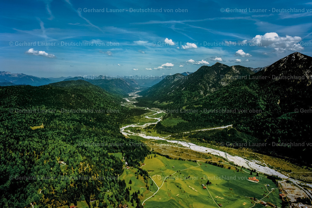 9100276 | Isartal bei Wallgau Blickrichtung Sylvensteinstauseeu im Landkreis Garmisch-Partenkirchen in Bayern