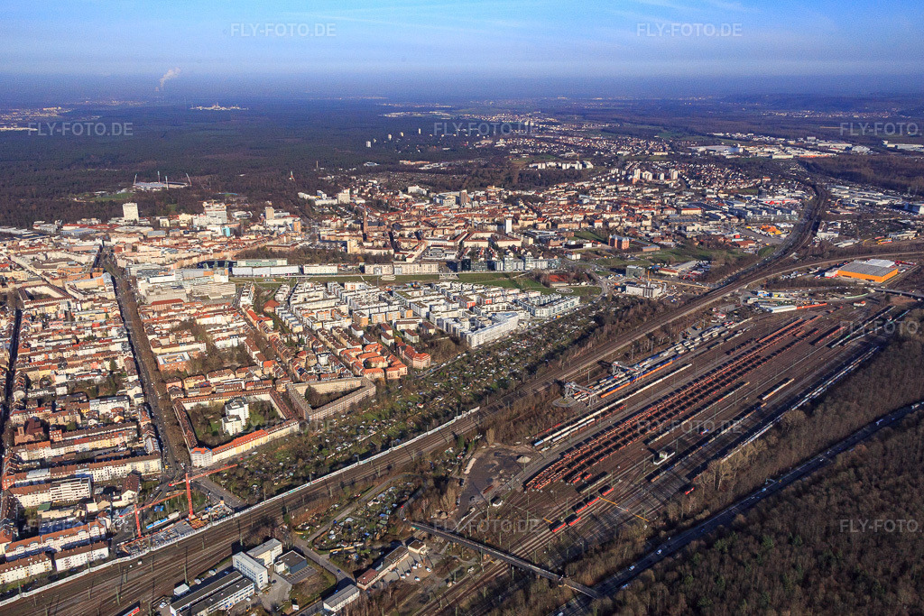 Luftbild: Stuttgarter Straße x Rüppurer Straße jenseits des Güterbahnhof im Ortsteil Südstadt in Karlsruhe im Bundesland Baden-Württemberg in Deutschland. Foto: IMG_085254.jpg vom 19.12.2015 durch Werner Riehm/FLY-FOTO.de
