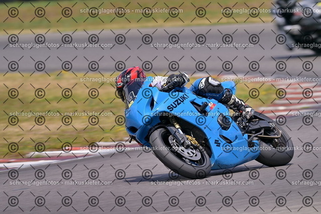 26bt05-1417 | markuskiefer.com - Realisiert mit Pictrs.com