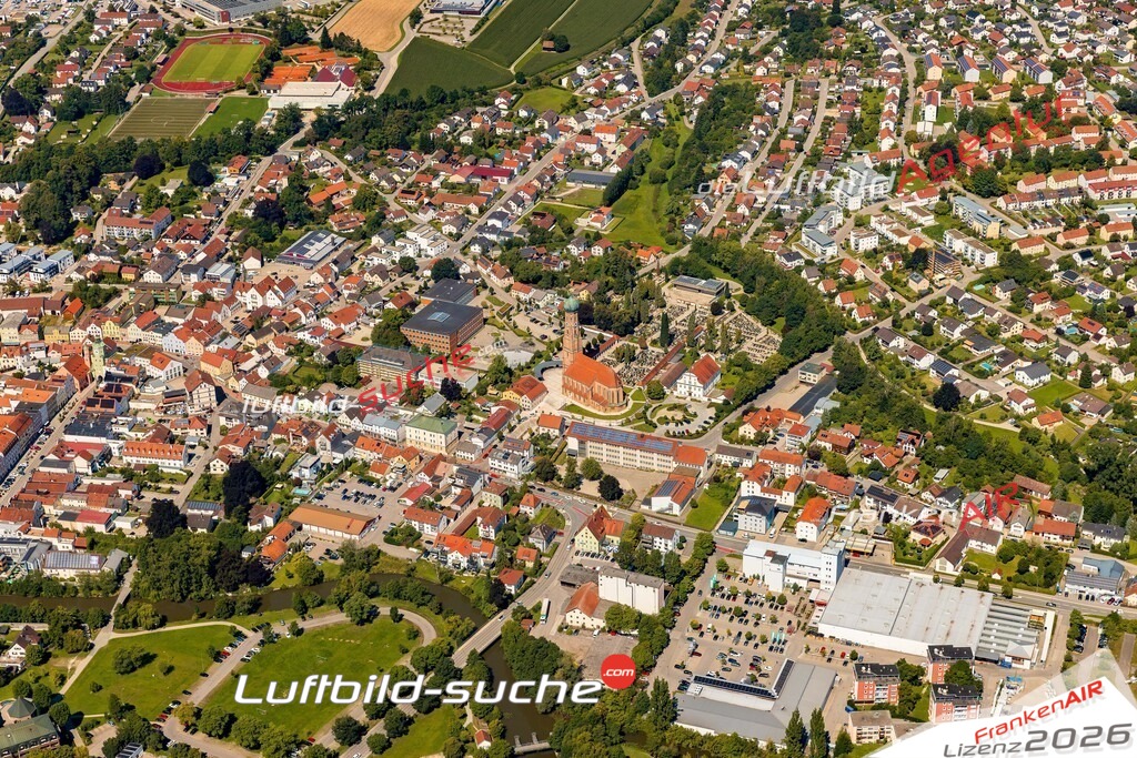 Luftaufnahme von  Vilsbiburg - Die Luftaufnahme wurde 2025 vom UL-Flugzeug heraus erstellt ( keine Drohne ) - Hochauflösende Luftaufnahme - für professionelle Ausdrucke geeignet. Die Geschenkidee !Mit Lizenz und Bildrechte bestellbar