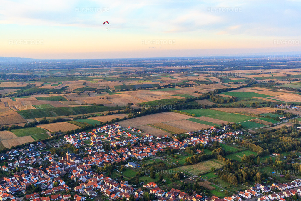 Luftbild: Am Bach im Ortsteil Schaidt in Wörth im Bundesland Rheinland-Pfalz in Deutschland. Foto: IMG_53792.jpg vom 30.09.2012 durch Werner Riehm/FLY-FOTO.de
