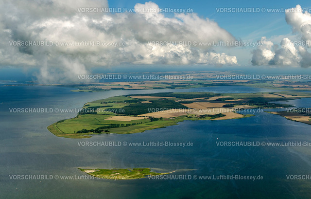 Ruegen12082680Ummanz | Luftbild, Wolken, Blick auf Ummanz über die Insel Heuwiese und Freesenort,  Prohn, Insel Rügen, Mecklenburg-Vorpommern, Deutschland, Europa