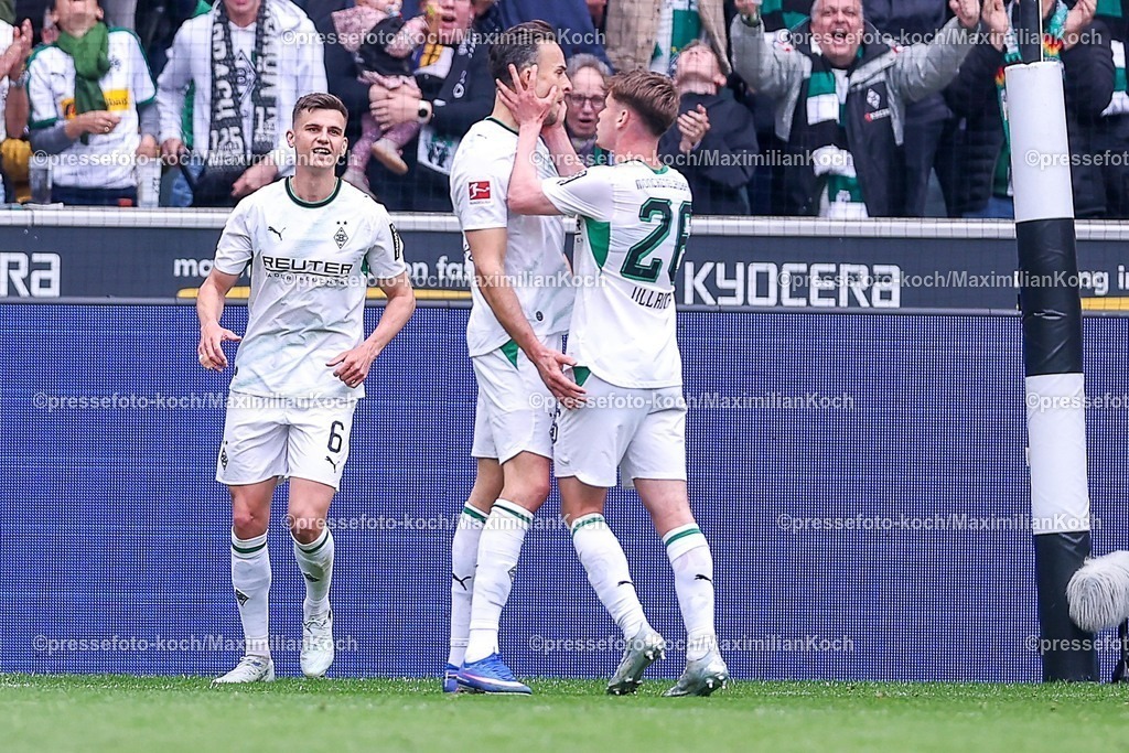 BMG16052601034 | 16.05.2026, Fußball, Borussia Mönchengladbach - TSG 1899 Hoffenheim, 1. Fußball Bundesliga, 34.Spieltag, Borussia-Park, Saison 2025 2026: Torjubel nach dem Tor zum 2:0 durch Torschütze Haris Tabakovic&nbsp;(Borussia Mönchengladbach #15)  zusammen mit   DFB regulations prohibit any use of photographs as image sequences and or quasi-video.