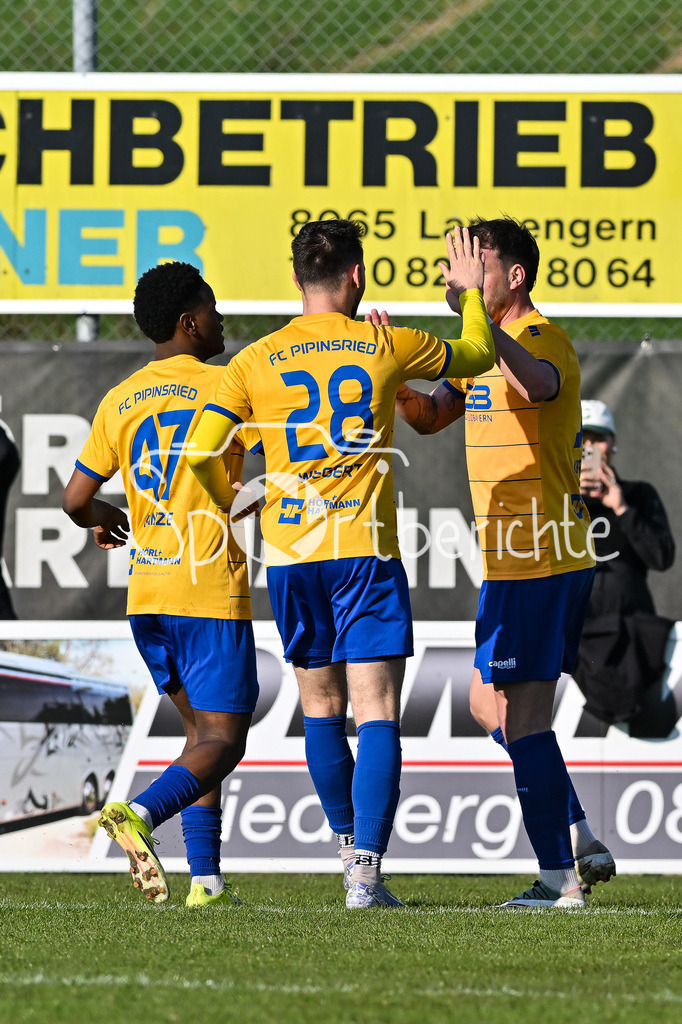 FC Pipinried - TuS Geretsried | Jubel nach 1-0 durch Pipi 30