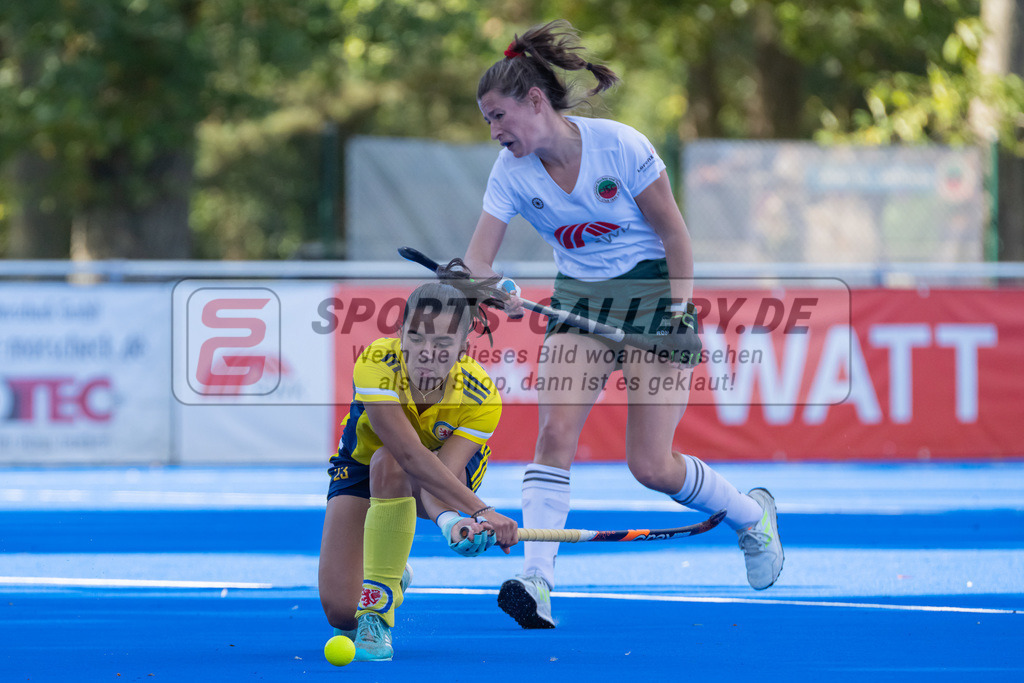 HK_20221008_100470 | 2. Bundesliga Damen Crefelder HTC - Eintracht Braunschweig  am 8.10.2022 Crefelder HTC, Krefeld , Rodrigues Laura ( Eintracht Braunschweig #23 ) , Laura Schmitz ( Crefelder HTC #3 )