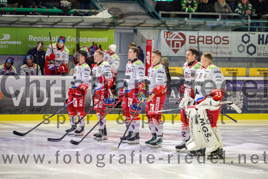 2025-11-16_023_TSV_Erding_gegen_Selber_Woelfe | Erding, Deutschland, 16.11.2025:Eishockey, Oberliga Süd 2025 / 2026, 17. Spieltag, TSV Erding gegen Selber Wölfe, Endergebnis: 3:1Christopher Schutz (Selber Wölfe, #29), Stephan Tramm (Selber Wölfe, #70), Maximilian Gläßl (Selber Wölfe, #59), Richard Gelke (Selber Wölfe, #92), Torwart Nico Wiens (Selber Wölfe, #33)Foto: Christian Riedel / fotografie-riedel.net