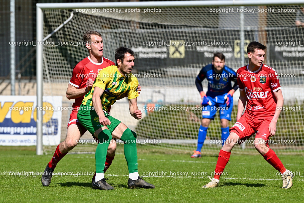 WSG Radenthein vs. Rapid Lienz | #8 Lukas Schrott Rapid Lienz, #22 Miljan Urosevic WSG Radenthein, #2 Martin Wibmer Rapid Lienz, WSG Radenthein vs. Rapid Lienz, WSG Radenthein vs. Rapid Lienz am 12.04.2025 in Radenthein (Sportplatz Radenthein), Austria, (Photo by Bernd Stefan)