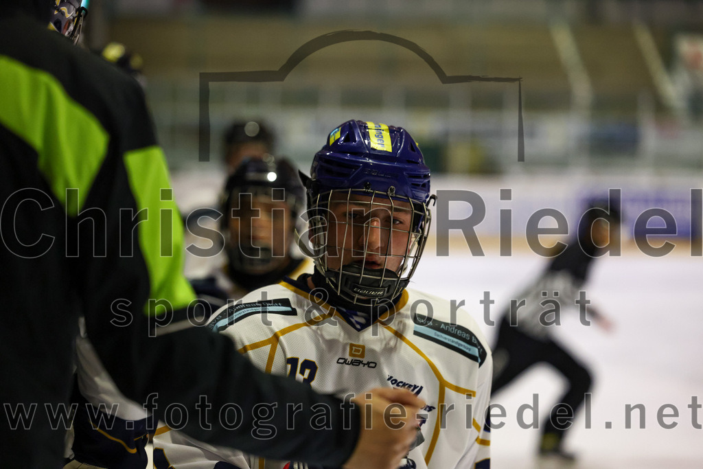 2022-11-26_099_TSV_Erding_gegen_ESC_Geretsried | Erding, Deutschland, 26.11.2022:
Eishockey, Bayernliga U20 2022 / 2023, xx. Spieltag, TSV Erding gegen ESC Geretsried, Endergebnis: 5:3

Lucas Lieb (ESC Geretsried, #13)

Foto: Christian Riedel / fotografie-riedel.net