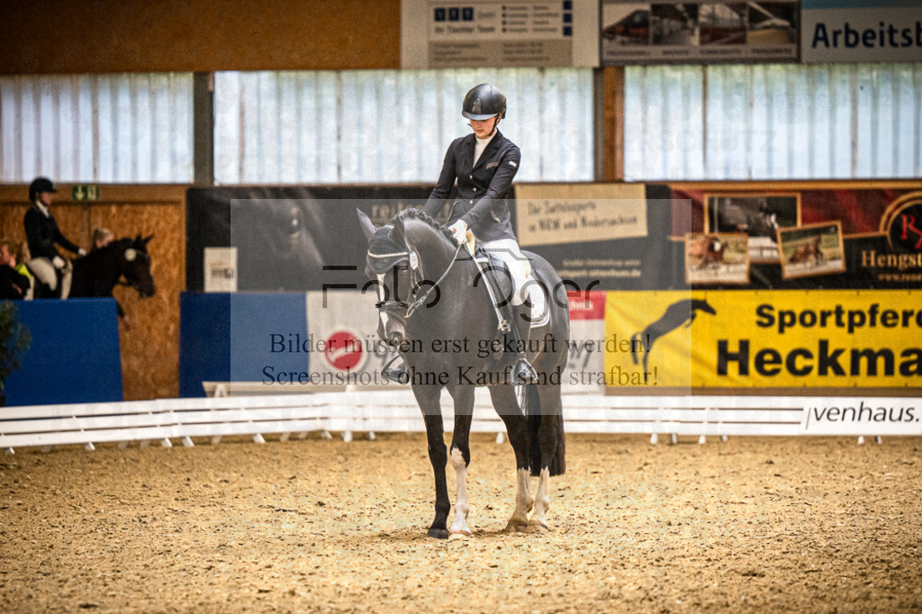 DOS_3689 | Entdecke hochwertige Reitturnierfotos von Foto Oger. Professionell, emotional und authentisch – jetzt Lieblingsmomente im Shop bestellen.Deutschlandweite Turnierfotografie. - Realisiert mit Pictrs.com