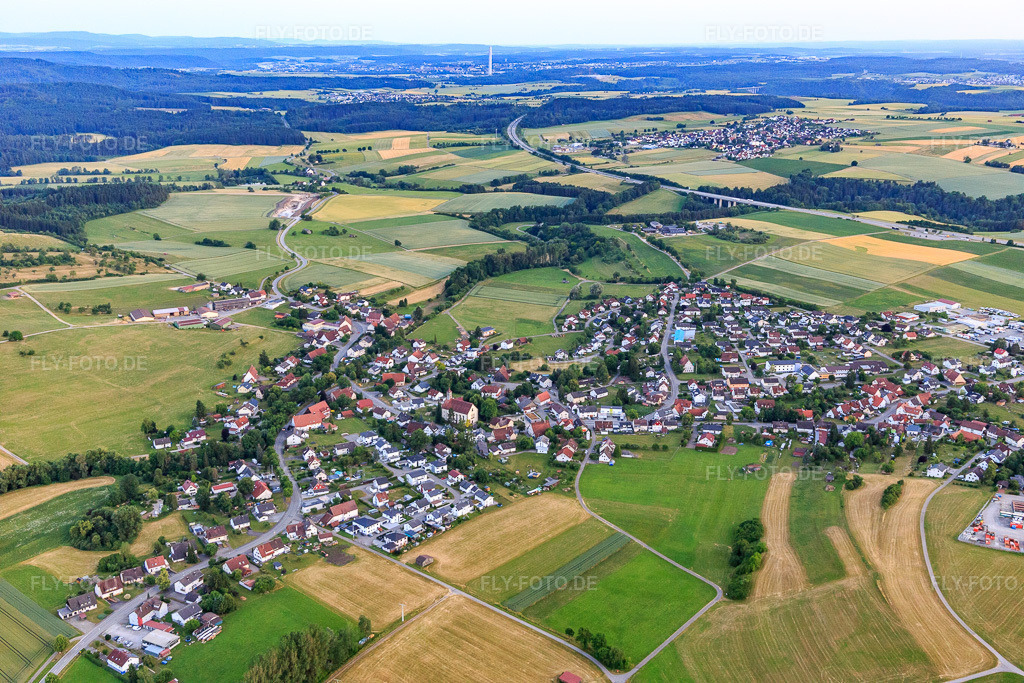 Luftbild: Ortsansicht aus Norden im Ortsteil Böhringen in Dietingen im Bundesland Baden-Württemberg in Deutschland. Foto: IMG_148685.jpg vom 25.06.2025 durch Werner Riehm/FLY-FOTO.de