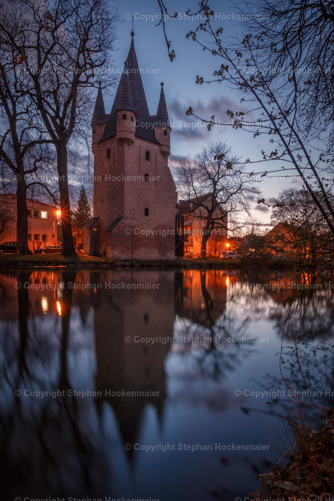Fünffingerlesturm zur Baluen Stunde | Fünfgratturm oder Fünffingerlesturm zur Blauen Stunde in Augsburg - Realisiert mit Pictrs.com
