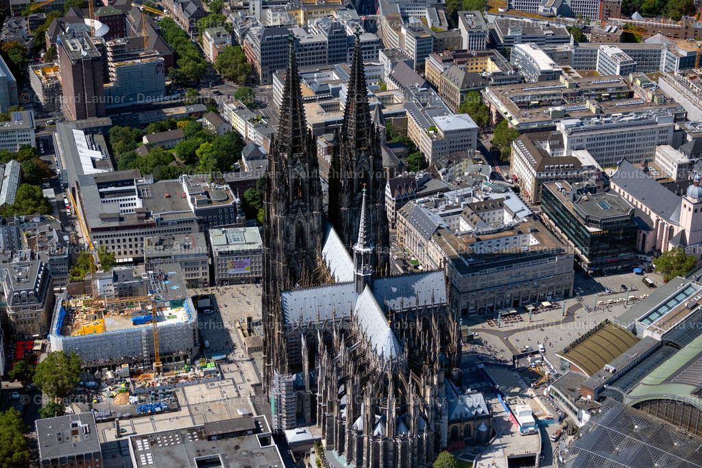 4048596 | Kölner Dom ,offiziell Hohe Domkirche Sankt Petrus, ist eine römisch-katholische Kirche in Köln