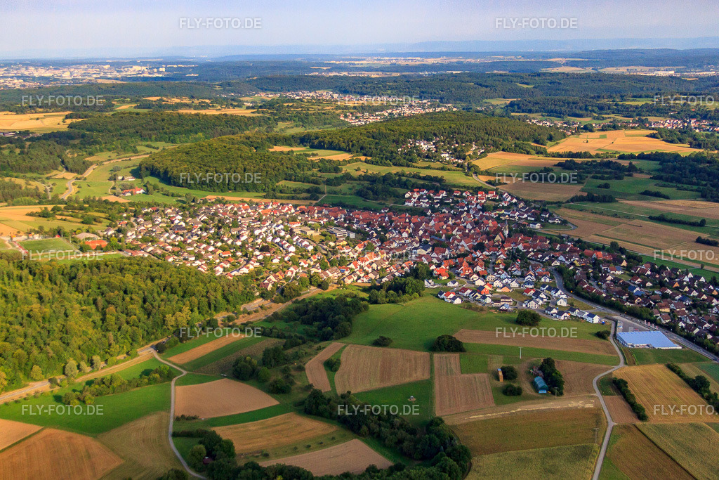 Ortsansicht von Nordwesten | Luftbild: Ortsansicht von Nordwesten in Gechingen im Bundesland Baden-Württemberg in Deutschland. Foto: IMG_52458.jpg vom 23.08.2012 durch Werner Riehm/FLY-FOTO.de - Realisiert mit Pictrs.com
