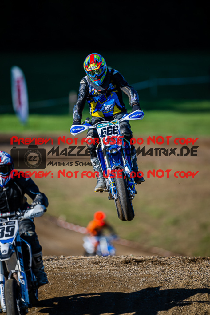 MaZZes_FotoMatrix_220903_9151 | UE40