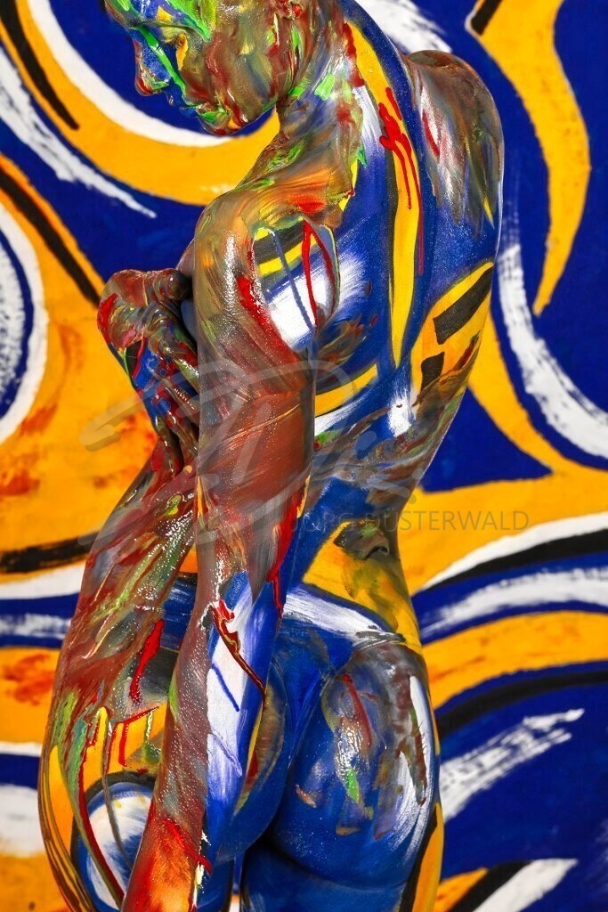 BodyArt-BLAUGELBSPLASH_1173b | #001 | Modell: Anastasia | Foto: Tschiponnique Skupin - Realisiert mit Pictrs.com