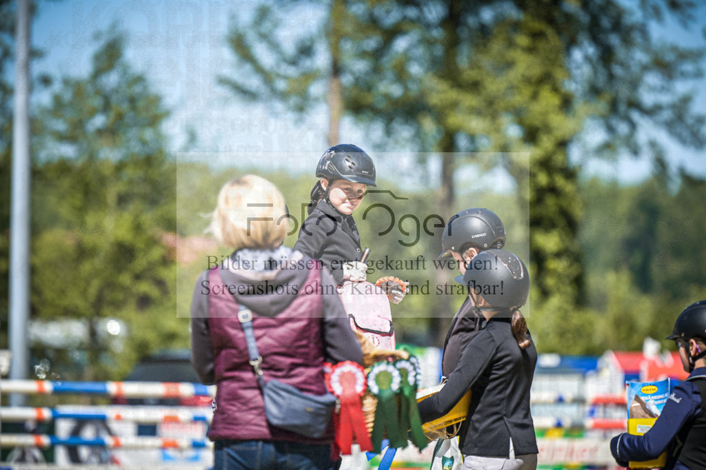 DOS_8095 | Entdecke hochwertige Reitturnierfotos von Foto Oger. Professionell, emotional und authentisch – jetzt Lieblingsmomente im Shop bestellen.Deutschlandweite Turnierfotografie. - Realisiert mit Pictrs.com