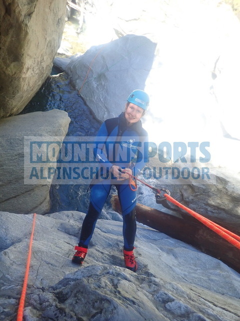 PC020026 | Bestelle die Bilder deines Berg- oder Wasser-Abenteuers mit Mountain Sports bequem von zu Hause aus direkt über unseren Online Fotoshop von pictrs.com. - Realisiert mit Pictrs.com
