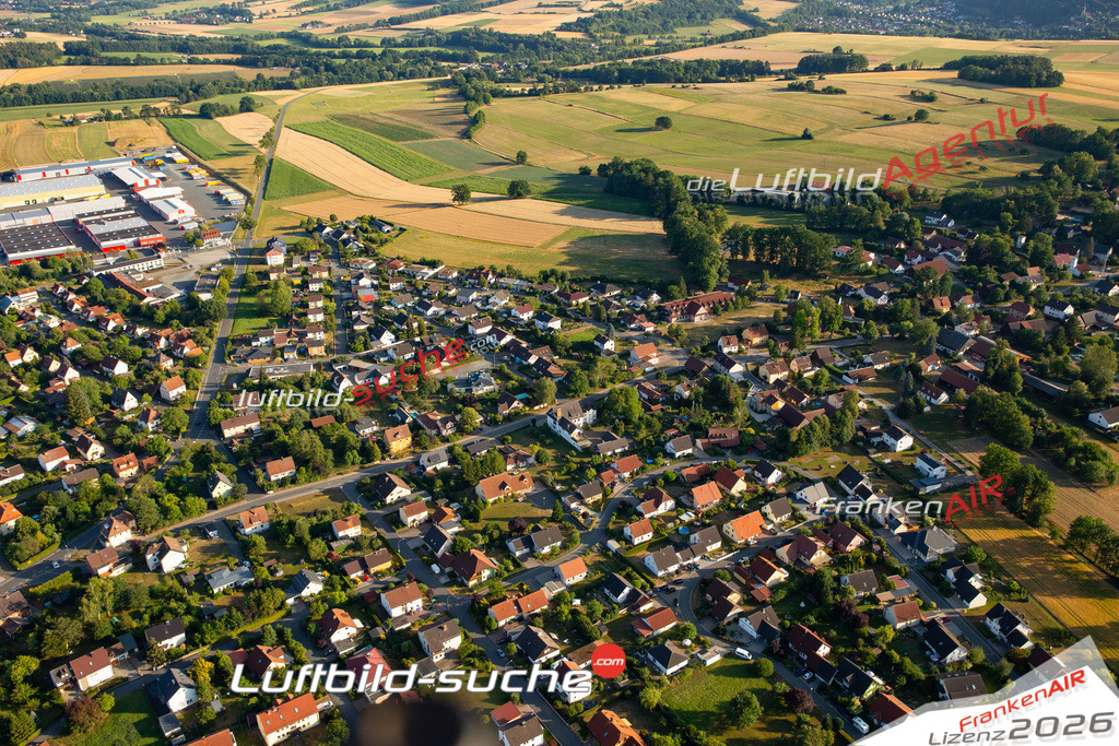 Das Luftbild zeigt : Hegnabrunn Neuenmarkt - Die Luftaufnahme wurde 2023 vom UL-Flugzeug aus erstellt ( keine Drohne ) - Hochauflösende Luftaufnahme - Für grossformatige Ausdrucke geeignet. Die Geschenkidee !Mit Lizenz und Bildrechte bestellbar