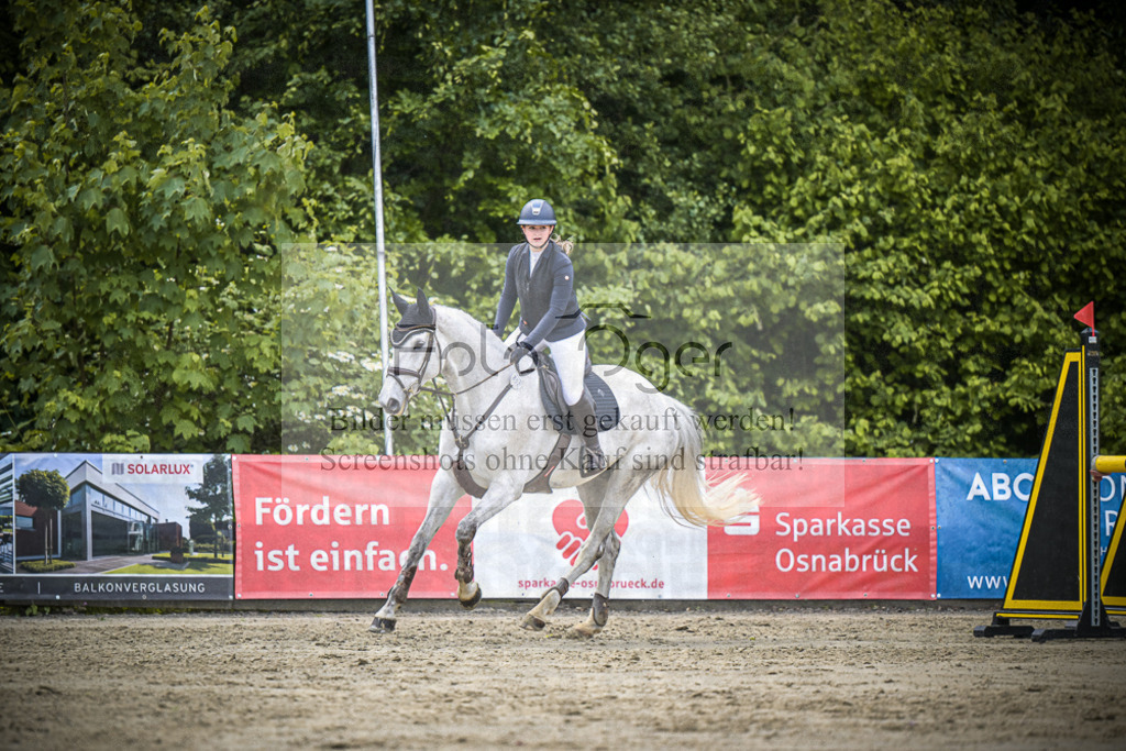 DOS_5737 | Entdecke hochwertige Reitturnierfotos von Foto Oger. Professionell, emotional und authentisch – jetzt Lieblingsmomente im Shop bestellen.Deutschlandweite Turnierfotografie. - Realisiert mit Pictrs.com