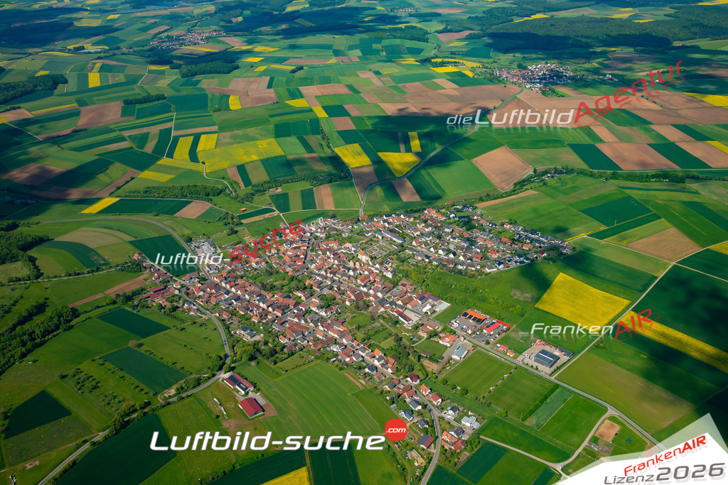Das Luftbild zeigt : Schwebenried Arnstein - Die Luftaufnahme wurde 2024 vom UL-Flugzeug aus erstellt ( keine Drohne ) - Hochauflösende Luftaufnahme - Für grossformatige Ausdrucke geeignet. Die Geschenkidee !Mit Lizenz und Bildrechte bestellbar
