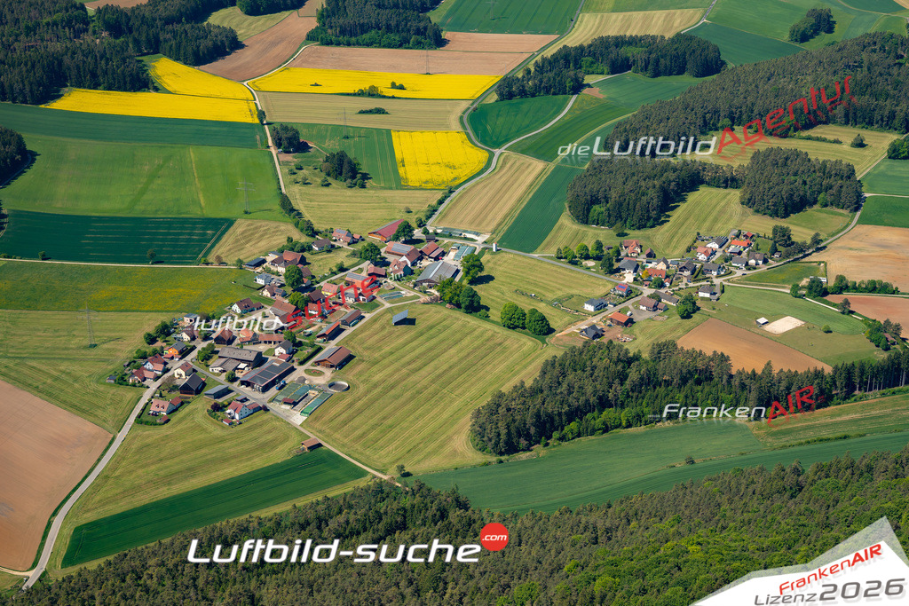 Luftaufnahme Ehringsfeld Ursensollen - Die Luftaufnahme wurde 2025 vom UL-Flugzeug heraus erstellt ( keine Drohne ) - Hochauflösende Luftaufnahme - für professionelle Ausdrucke geeignet. Die Geschenkidee !Mit Lizenz und Bildrechte bestellbar