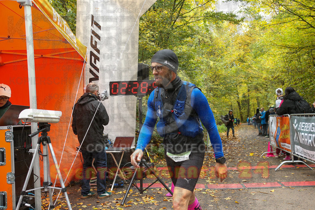 251026_1230_EX1_0558 | Sportfotografie im Rhein-Sieg Kreis, Köln, Bonn, NRW, Rheinland Pfalz, Hessen, etc. Unser Tätigkeitsfeld umfasst den Laufsport vom Volkslauf über den Marathon, Duathlon, Triathon bis zum Ultralauf wie Kölnpfad Ultra oder Schindertrail.