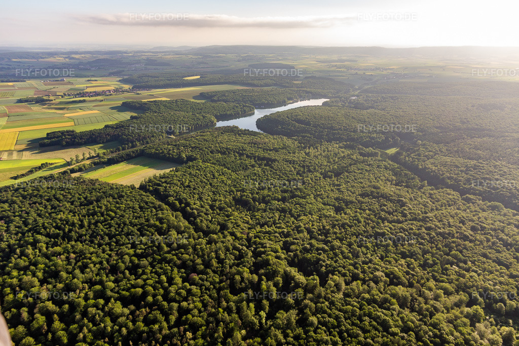 Luftbild: Ellertshäuser See im Ortsteil Altenmünster in Stadtlauringen im Bundesland Bayern in Deutschland. Foto: IMG_127061.jpg vom 13.06.2021 durch Werner Riehm/FLY-FOTO.de