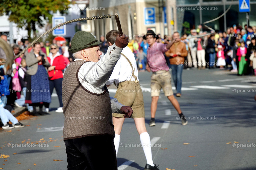 news-2022-Okt16-LJ_Erntedank_-SCHNALZER-DSD04695 | Info aus dem Bezirk Reutte/Ausserfern Tirol sowie eine umfangreiche Bilddatenbank über die gesamte Region: Lechtal, Talkessel Reutte, Tannheimertal, Zwischentoren. Lech, Plansee, Zugspitze, Grenztunnel, B179, Fernpassstraße, Verkehr, Lawinen, Tradition, - Realisiert mit Pictrs.com