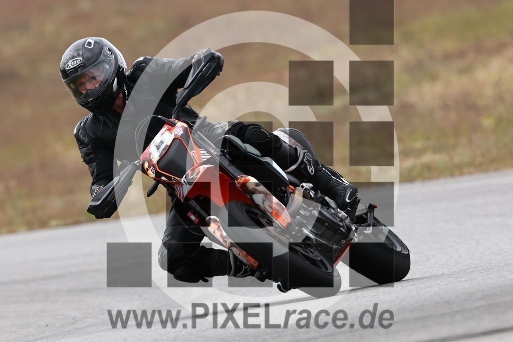 0015-20240511_00170 | Schöne Erinnerungen an spannende Momente - das festzuhalten ist unser Job. PIXELrace.de ist seit 2003 auf den Rennstrecken Europas unterwegs um die Action draußen beim Fahren und die wunderbare Stimmung imm Fahrerlager für euch einzufangen.
