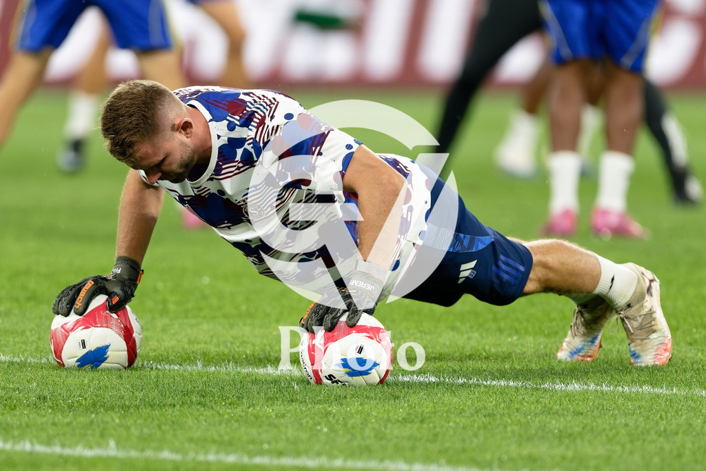 UEFA Conference League Play-offs 2nd leg - Servette FC v FC Shakhtar Donetsk | Jeremy Frick (32 Servette FC) during warm-up  prior  the UEFA Conference League Play-offs 2nd leg match between Servette FC and FC Shakhtar Donetsk at Stade de Geneve in Geneva, Switzerland