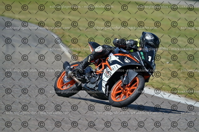 26BT02-0883 | markuskiefer.com - Realisiert mit Pictrs.com