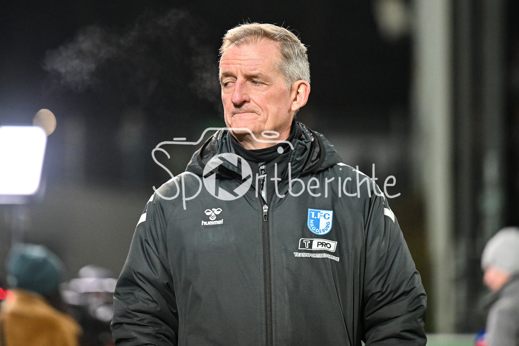 SpVgg Greuther Fürth - 1. FC Magdeburg | FUERTH, GERMANY - 06. FEBRUARY: im Bild Petrik SANDER Trainer 1. FC Magdeburg / Einzelfoto / Freisteller vor dem Match zwischen der SpVgg Greuther Fürth und dem 1. FC Magdeburg am 21. Spieltag der 2. Bundesliga im Sportpark Ronhof Thomas Sommer