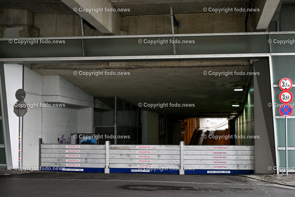 Linz_ Urfahr_ Hochwasserschutz_ 02.06.2024-25 | 02.06.2024, Linz, AUT, Urfahr, Hochwasser, im Bild Vorbereitung Hochwasserschutz Donaulaende Linz Urfahr, Sperre Durchfahrt Neues Rathaus, Garage
