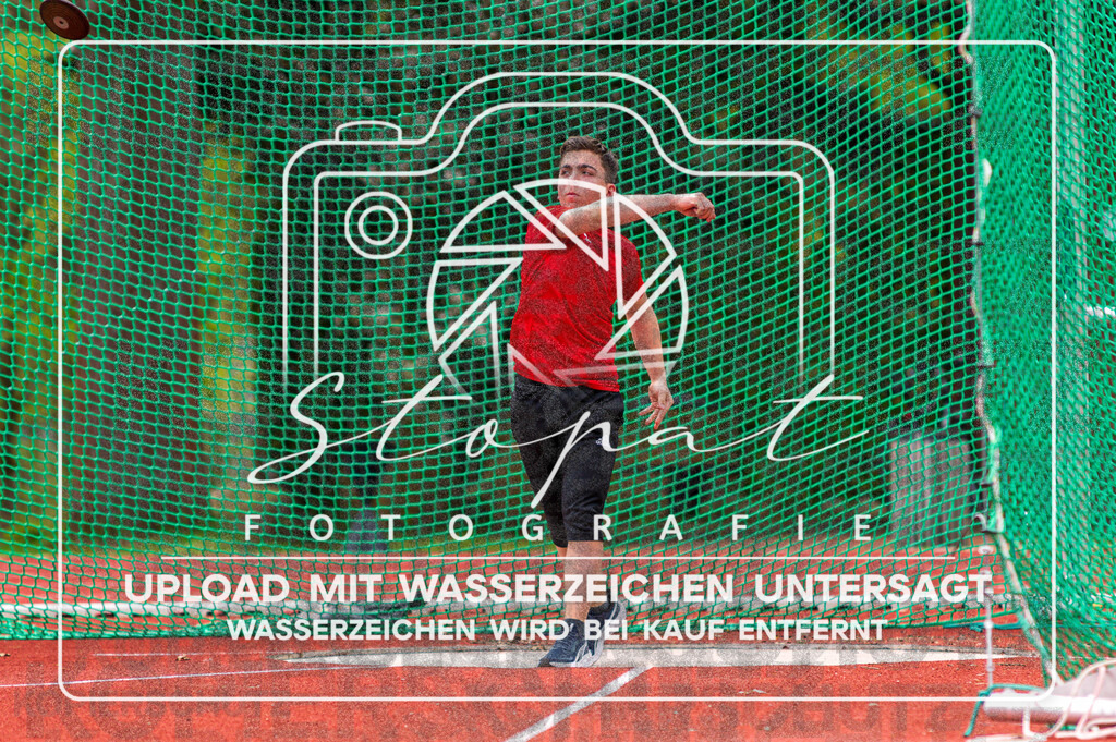 KMHK-1113 | Jonas Deperschmidt (MTV Soltau (NI)) bei den Kreismeisterschaften Leichtathletik-Wurf Heidekreis 2026 im Boehmewaldstadion, Soltau (Simon Paul Stopat) - Realisiert mit Pictrs.com